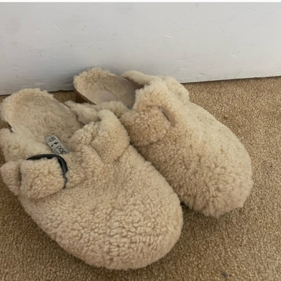 Birkenstock Eggshell Fuzzy Clogs Papillio Boston Big Buckle Teddy - Picture 2 of 8